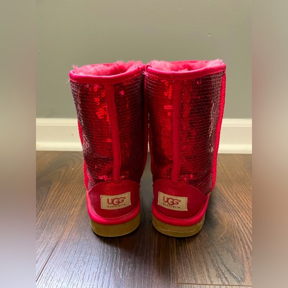 Vintage Sparkly Red Uggs - Picture 5 of 6